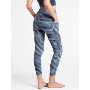 ATHLETA Salutation Stash Pocket ll Printed 7/8 Tight